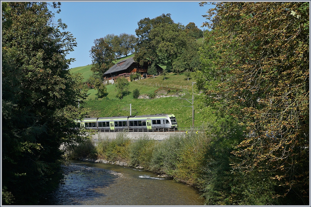 Ein BLS  Lötschberger  RABe 535 ist kurz nach Trubschachen als RE 4366 von Luzern nach Bern unterwegs.

30. Sept. 2020