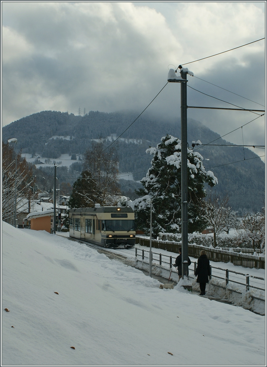 Ein CEV / MVR GTW Be 2/6 beim winterlichen Haltepunkt Château de Blonay.
2. Dez. 2010