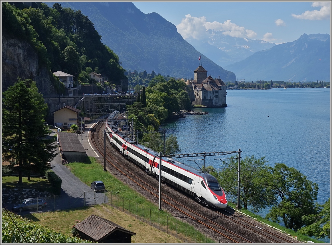 Ein ETR 610 von Milano nach Genf am Château de Chillon.
(23.06.2014)