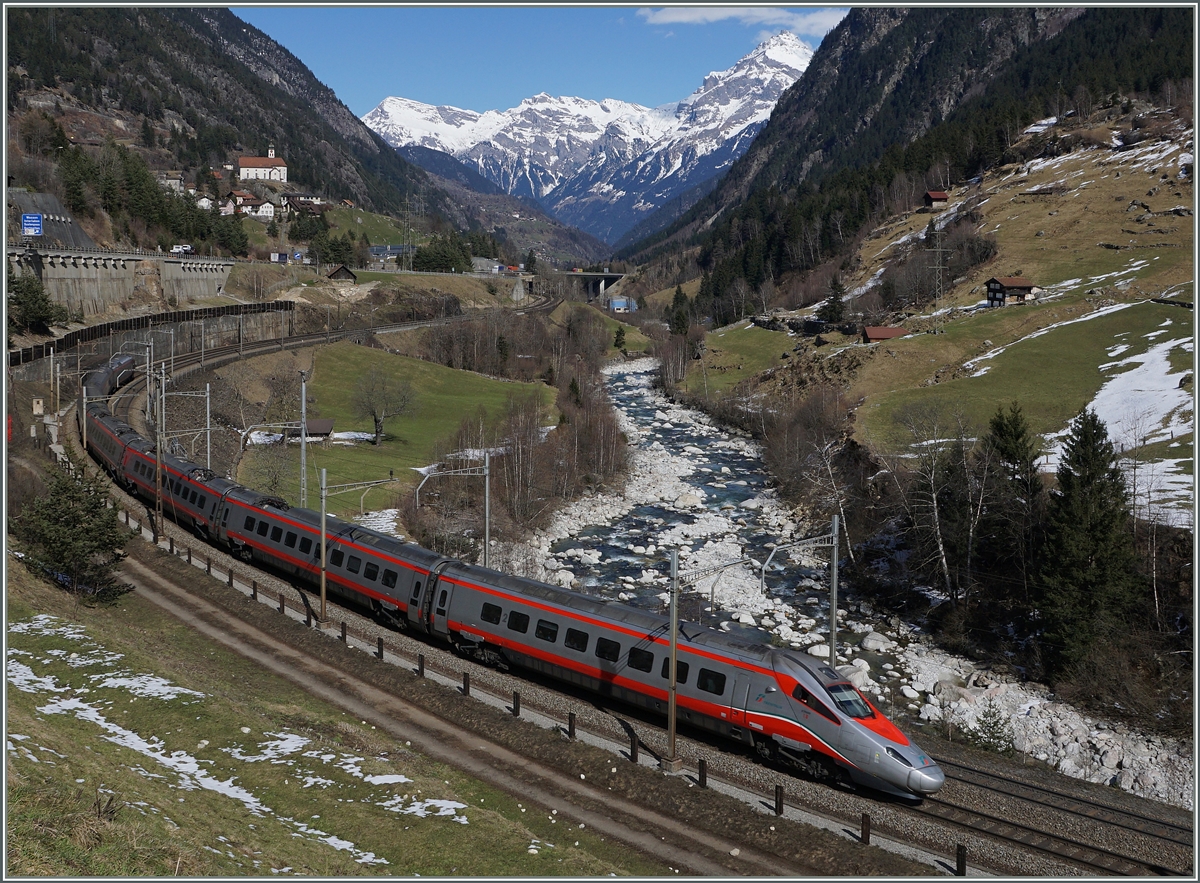 Ein FS Trenitalia ETR 610 als EC 14 auf dem Weg von Milano nach Zürich bei Wassen.
17 März 2016