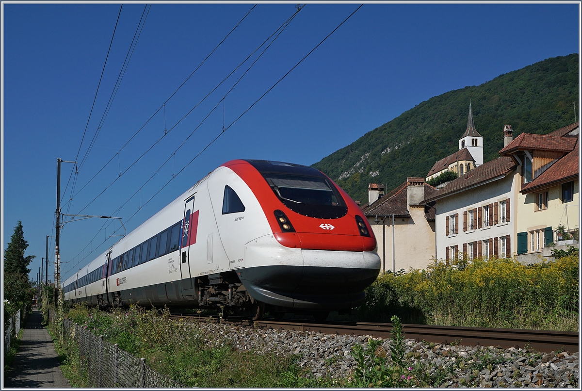 Ein ICN auf dem Weg nach Biel/Bienne bei Ligerz. 
18. Aug. 2017