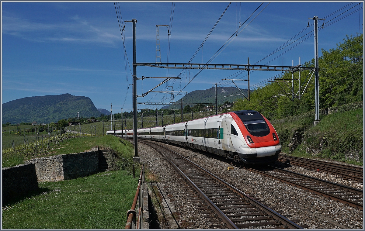 Ein ICN auf der Fahrt Richtung Biel/Bienne erreicht den Bahnhof Auvernier.
16. Mai 2017