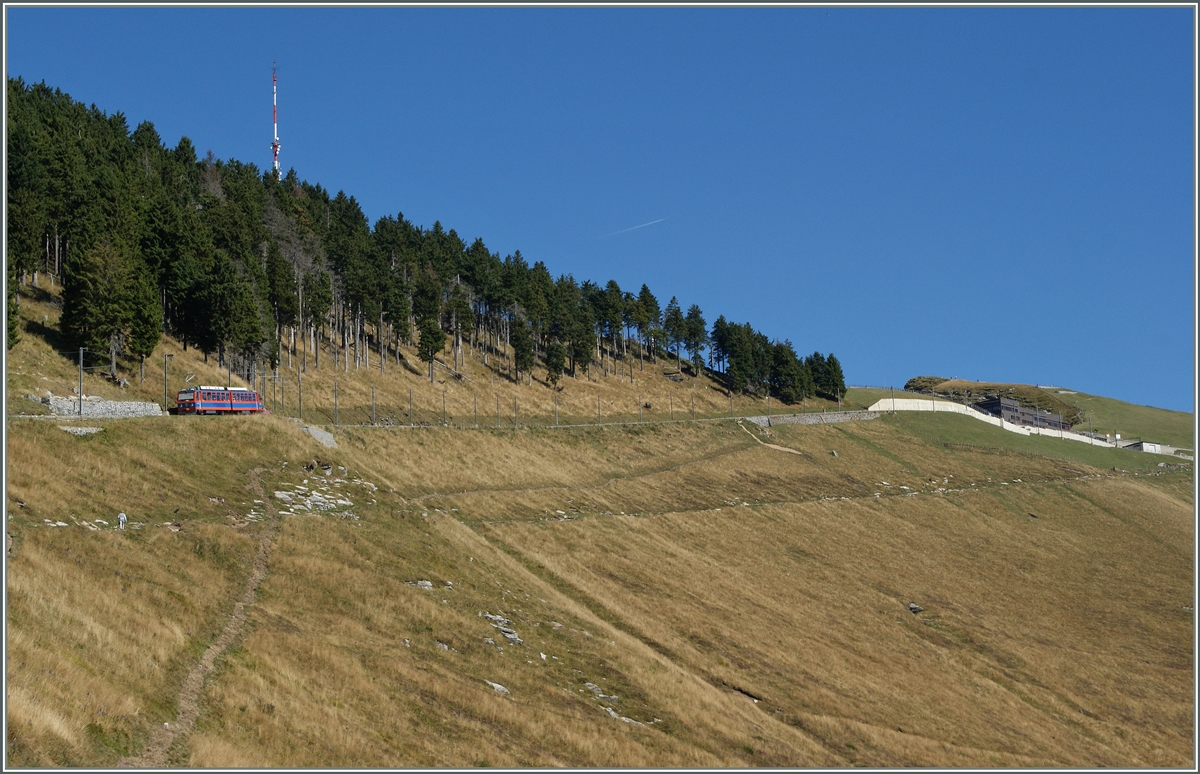 Ein kleiner Zug in einer grossartigen Landschaft: Der MG Beh 4/8 erreicht in Kürze die Gipfelstation.
13. Sept. 2013