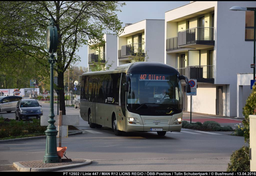 Ein MAN R12 LIONS REGIO von Postbus unterwegs in Tulln auf der Linie 447.