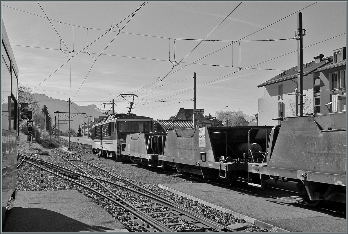 Ein MOB Kieszug wartet in Blonay auf die Abfahrt Richtung Chamby. 
10. April 2014