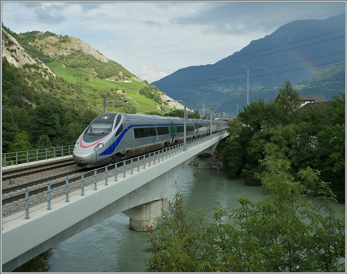 Ein noch für Cisalpino SA fahrender ETR 610 auf der Rohnebrücke bei Leuk. 
9. Aug. 2009