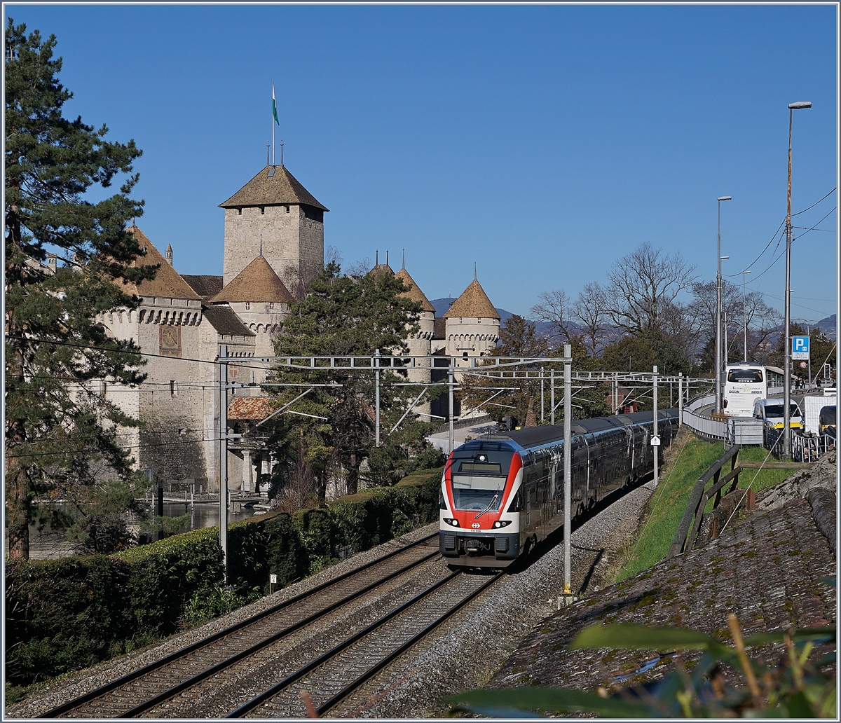 Ein SBB RABe 511  KISS  auf dem Weg nach St-Maurice in unmittelbarer Nähe des Château de Chillon. 

7. Februar 2020