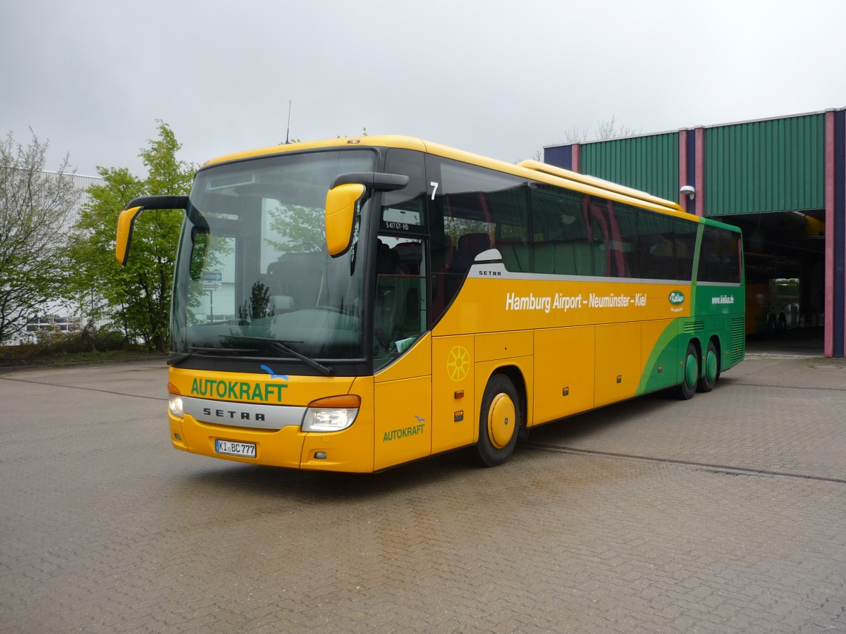 Ein Setra S 417 GT-HD, der Autokraft (Kielius), macht sich startklar zu seinem n�chsten Einsatz 