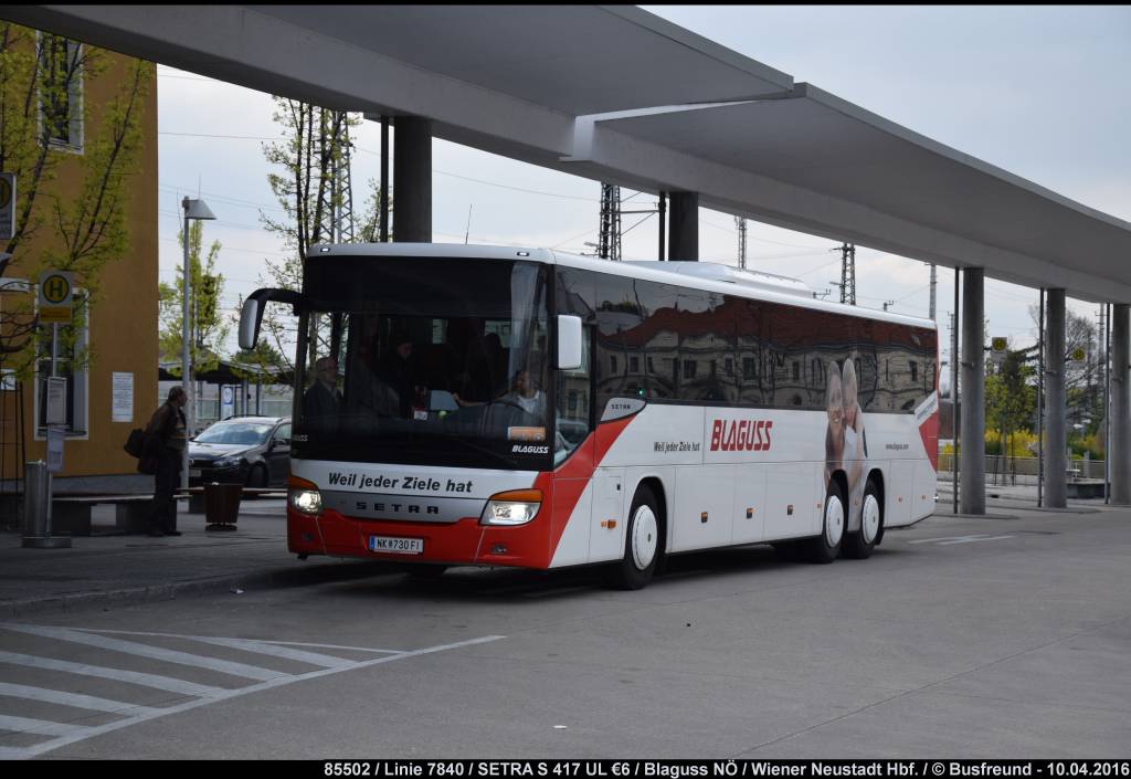 Ein SETRA S417UL €6 der Fa. Blaguss Reisen (Wien) unterwegs beim Wiener Neustädter Hbf.