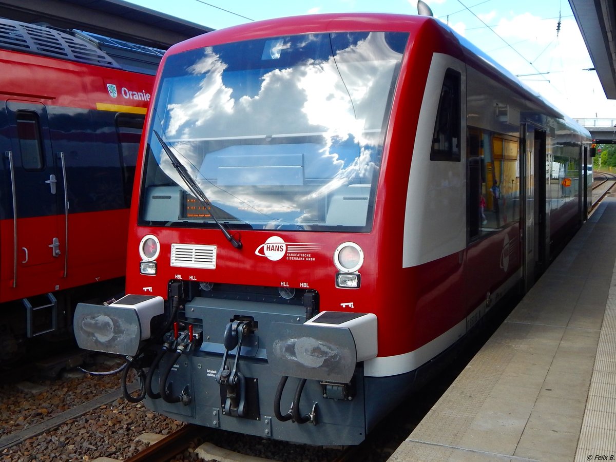 Ein Treibwagen der Hanseatischen Eisenbahn und der BR 650 in Eberswalde.