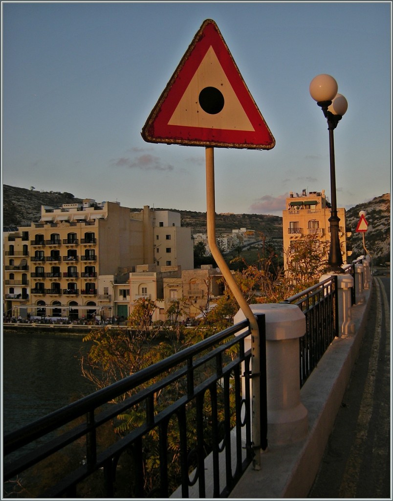 Ein unbekanntes Verkehrsschild auf Gozo; wie gut waren wir zu Fuss unterwegs...
Sept 2013