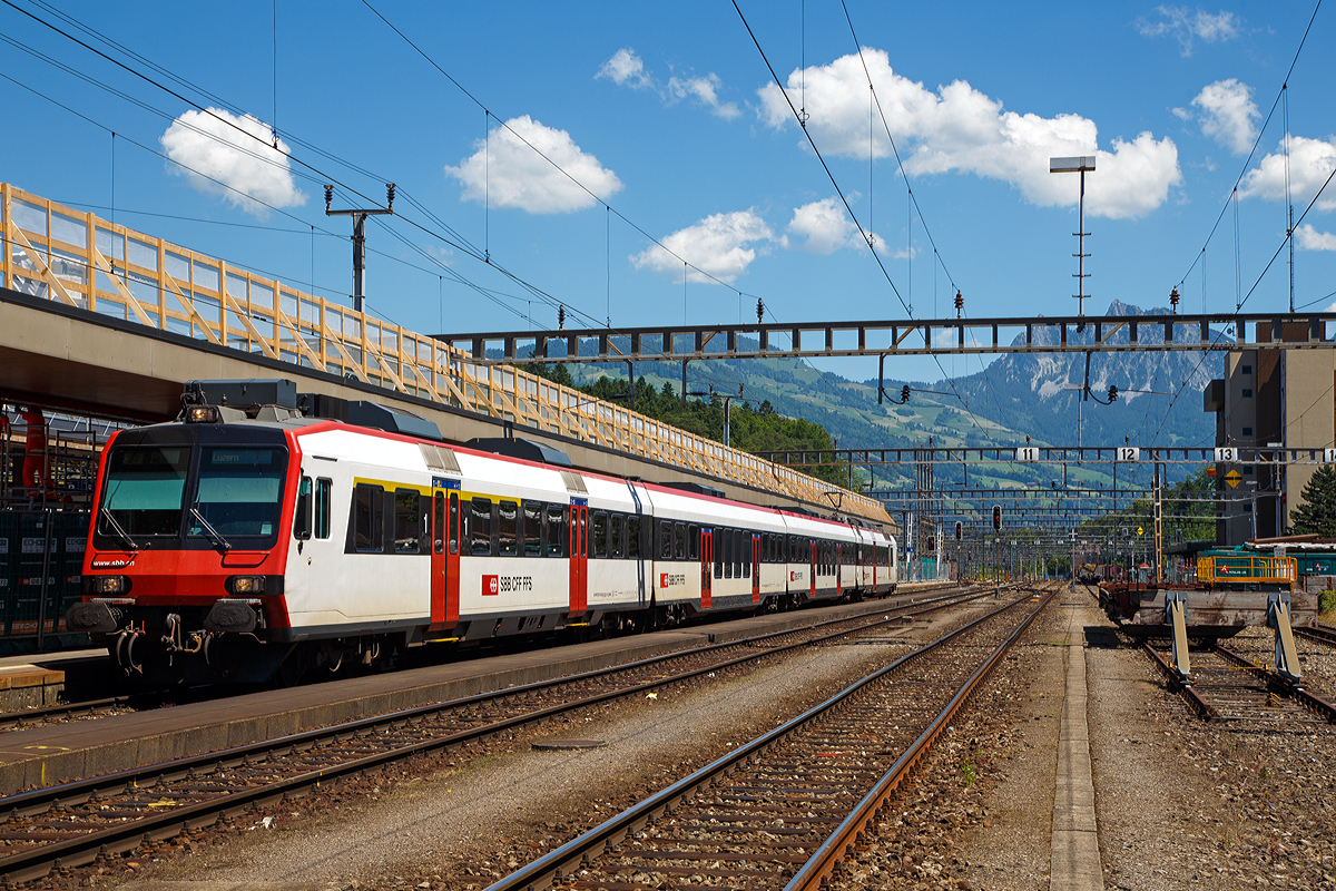 
Ein vierteiliger SBB NPZ RBDe 560 am 23.06.2019 beim Halt Bahnhof Arth-Goldau.