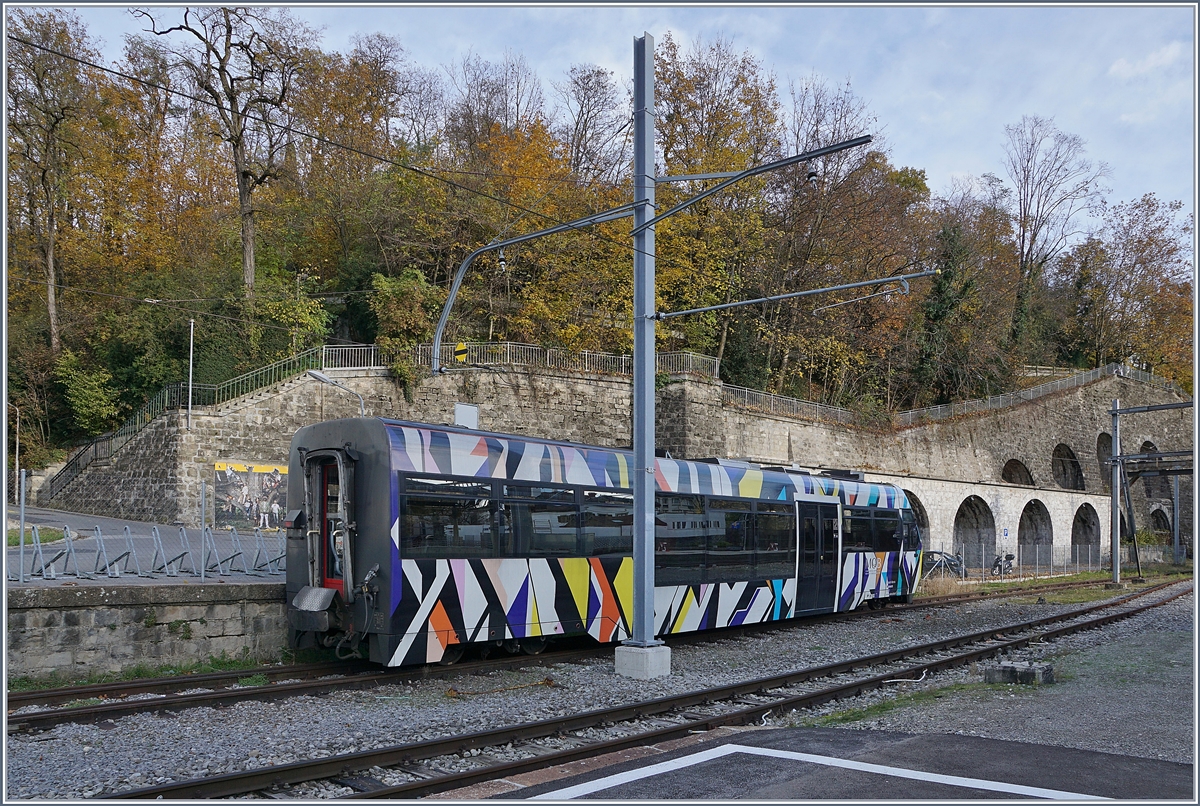 Ein  zerlegter  Lenkerpendel: Der MOB Bt 241 in Vevey.

23 Nov. 2019

  

