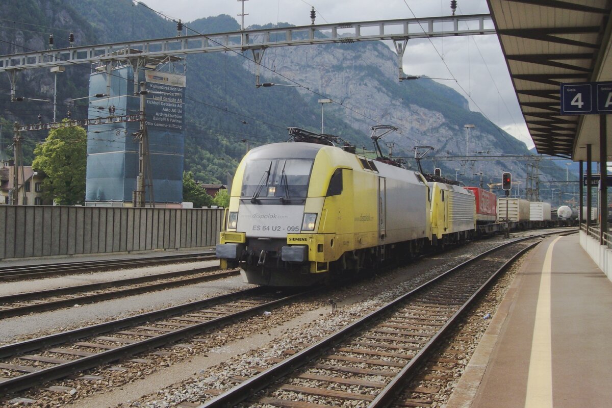 Einfahrt von der kahler TX Log U2-095 in Erstfeld am 7 Juni 2009.