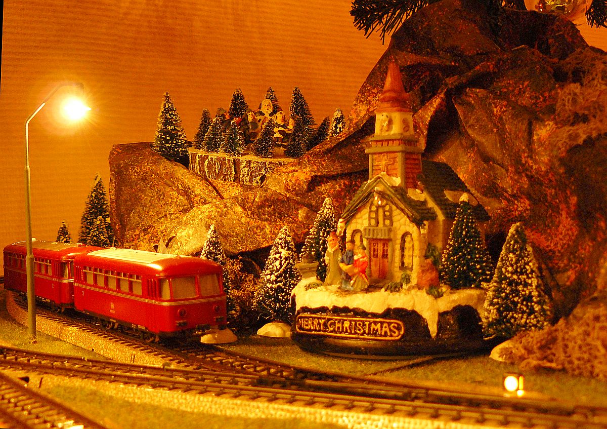 Eisenbahn unter Weihnachtsbaum 26-12-2013. 

Spoorbaan onder de kerstboom 26-12-2013.