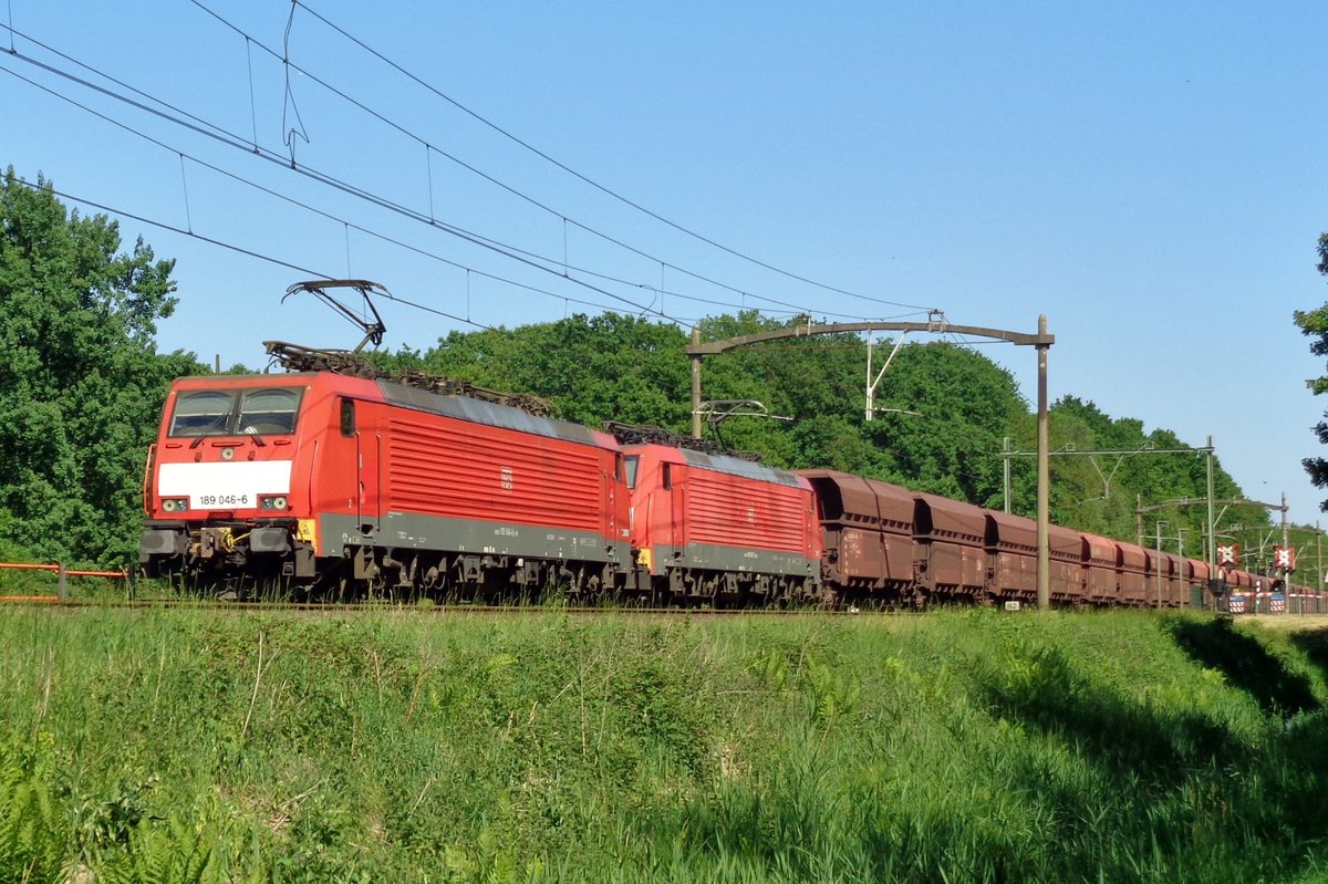 Eisenerzzug aus Dillingen (Saar) mit 189 046 passiert Tilburg Warande am 26 Mai 2017.