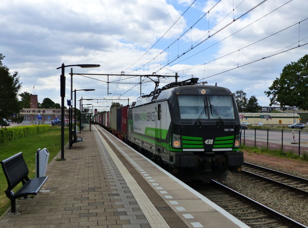 ELL (European Locomotive Leasing) Lokomotive 193 726-7 Gleis 1 Oisterwijk 15-05-2020.


ELL (European Locomotive Leasing) locomotief 193 726-7 spoor 1 Oisterwijk 15-05-2020.