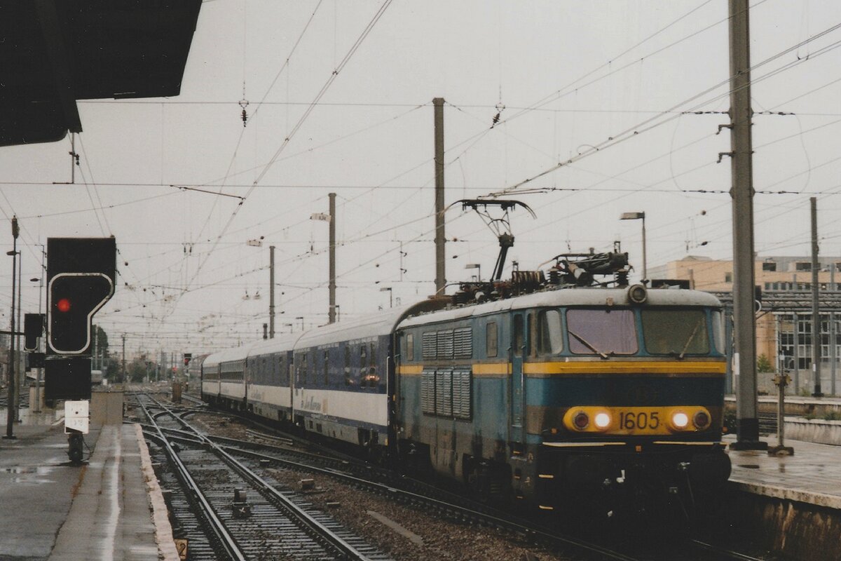 EN JAN KIEPUURA mit 1605 steht am 16 September 2004 in Bruxelles-Midi.