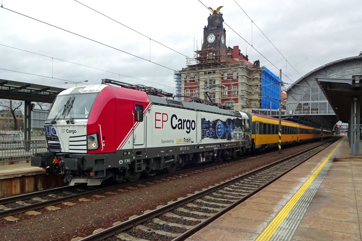 EP Cargo 383 062 ist von Regiojet angemietet geworden und ist am 23 Februar 2020 mit ein RJ aus Zilina in Praha hl.n. eingetroffen.