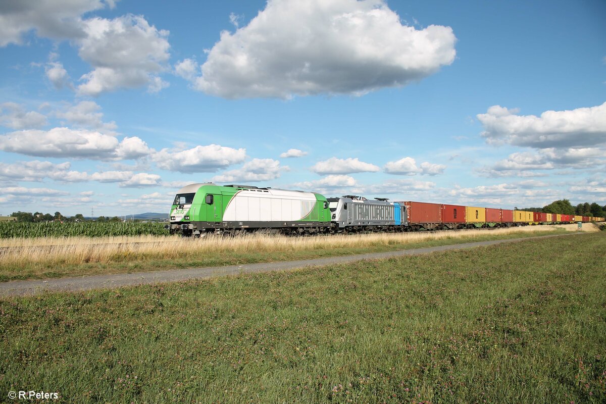 ER20-02 und 187 347 RailPool und der Wiesauer Kistenzug in Richtung Hof. 11.07.22