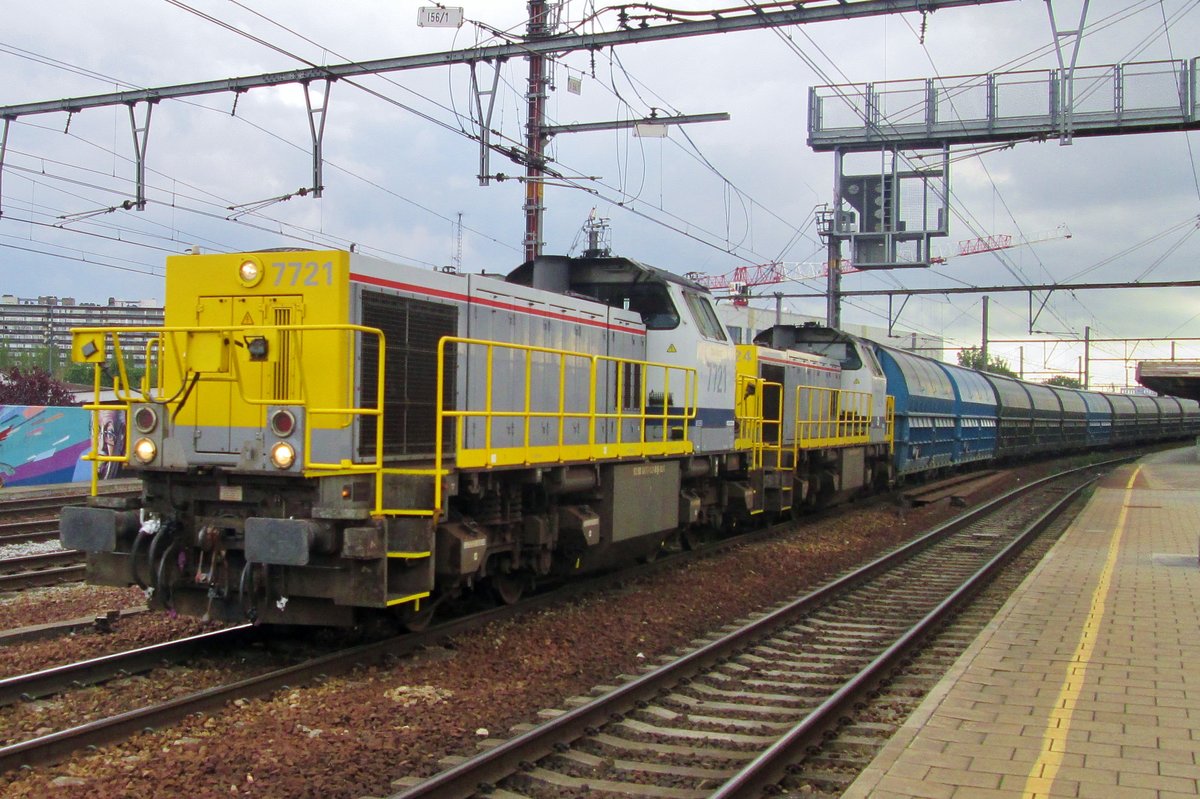 Erzzug mit 7721 durchfahrt am 30 März 2013 Antwerpen-Berchem.