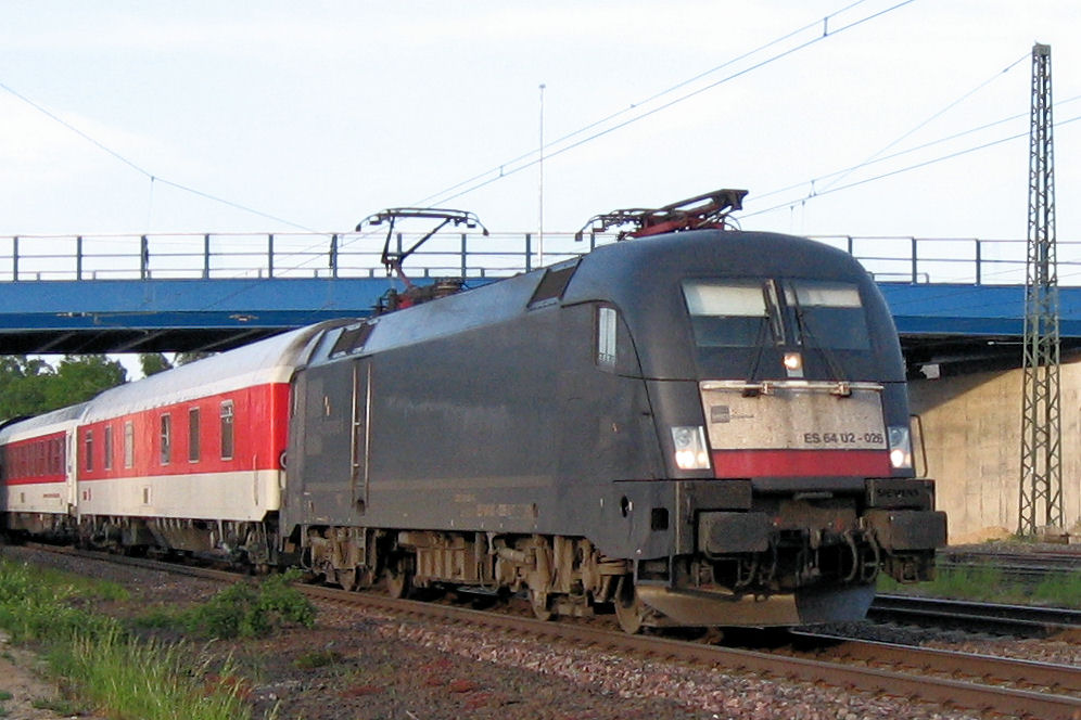 ES 64 U2-026 am 13.05.2011 in Tostedt.