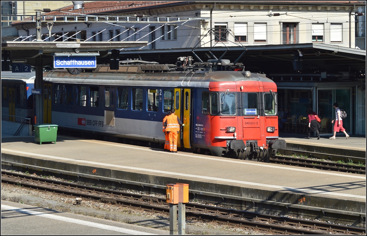 Es gibt sie doch noch, die Dispopendel mit den zwei  RBe 540-Triebköpfen . Schaffhausen, im März 2014.