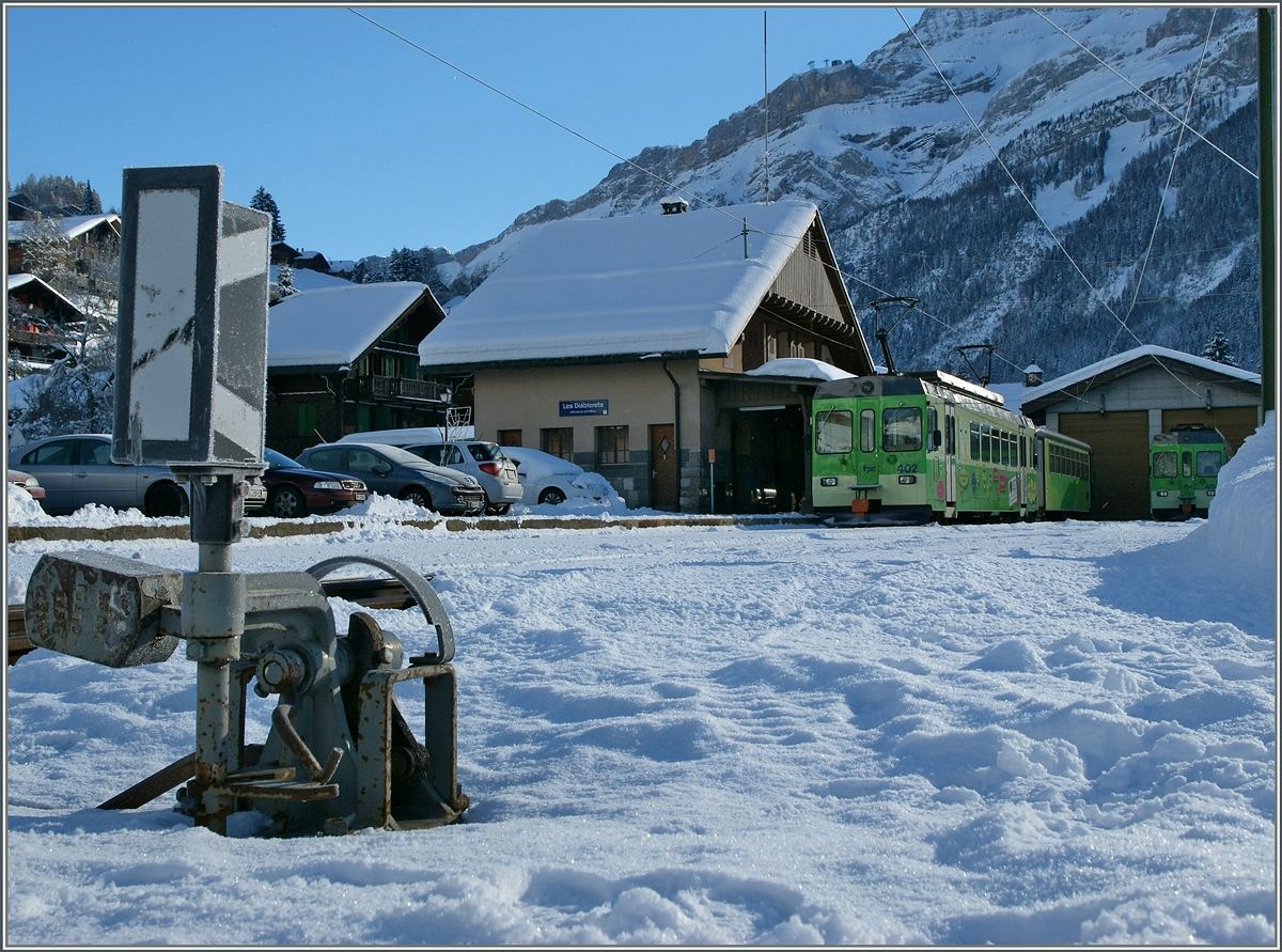 Es war noch kälter, als es auf dem Bild aussieht. Doch Bahnfotografie macht (meist) bei jedem Wetter Spass. ASD Bahnhof Les Diablerets am 25. Jan. 2014