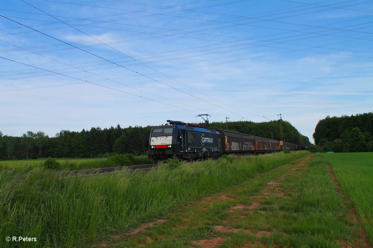 ES64 F4 111 zieht einen gedeckten G�terzug bei der Netztrennstelle Mainz/Bischofsheim. 15.05.15