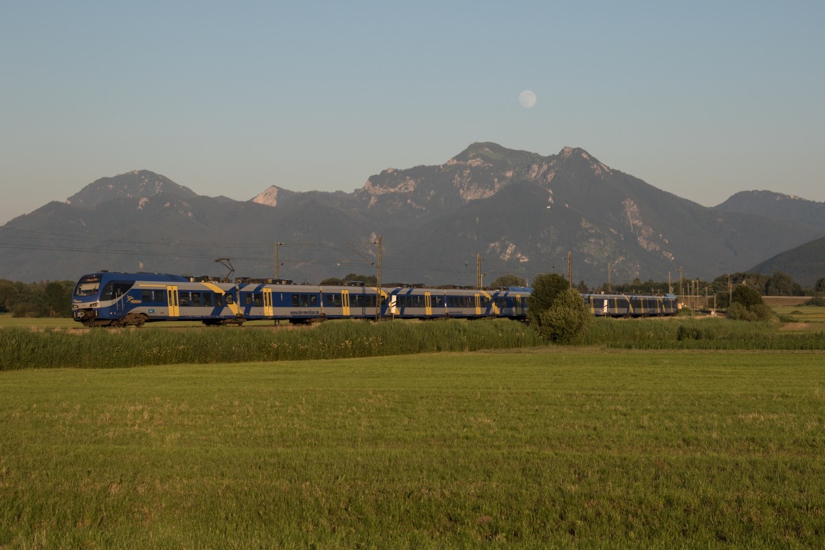 ET 304 war am 30. Juni 2015 auf dem Weg von Salzburg nach Mnchen. Aufgenommen bei Bernau am Chiemsee.