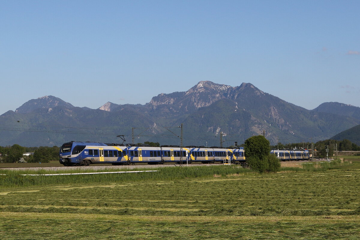 ET 315 aus Salzburg kommend am 31. Mai 2021 bei Bernau am Chiemsee.