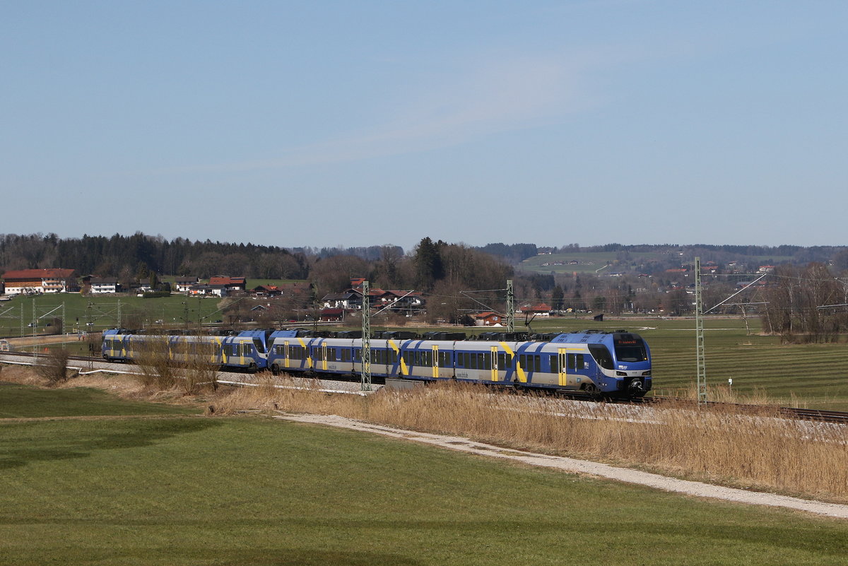 ET 318 aus Mnchen kommend am 31. Mrz 2021 bei Bernau am Chiemsee.