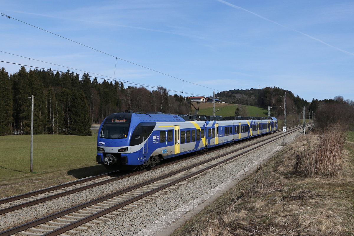 ET 323 auf dem Weg nach Mnchen am 13. Mrz 2021 bei Grabensttt im Chiemgau.