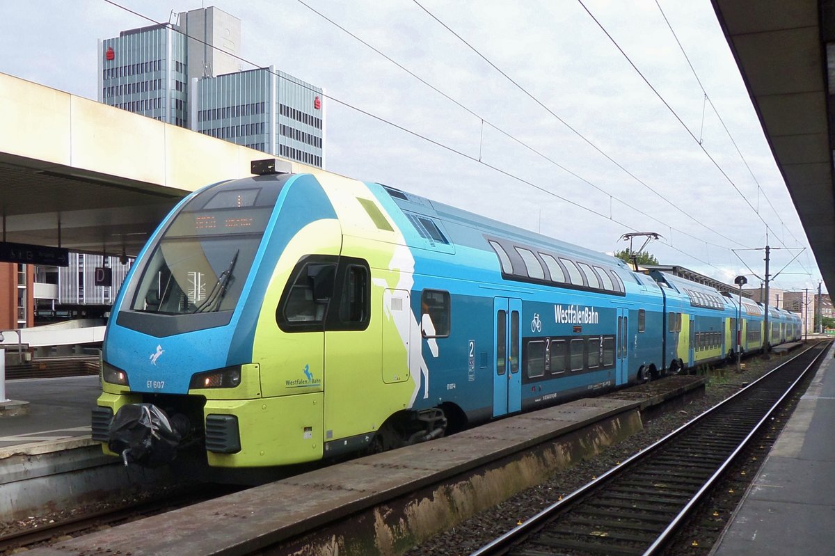 ET 607 steht am 10 April 2017 in Braunschweig Hbf.