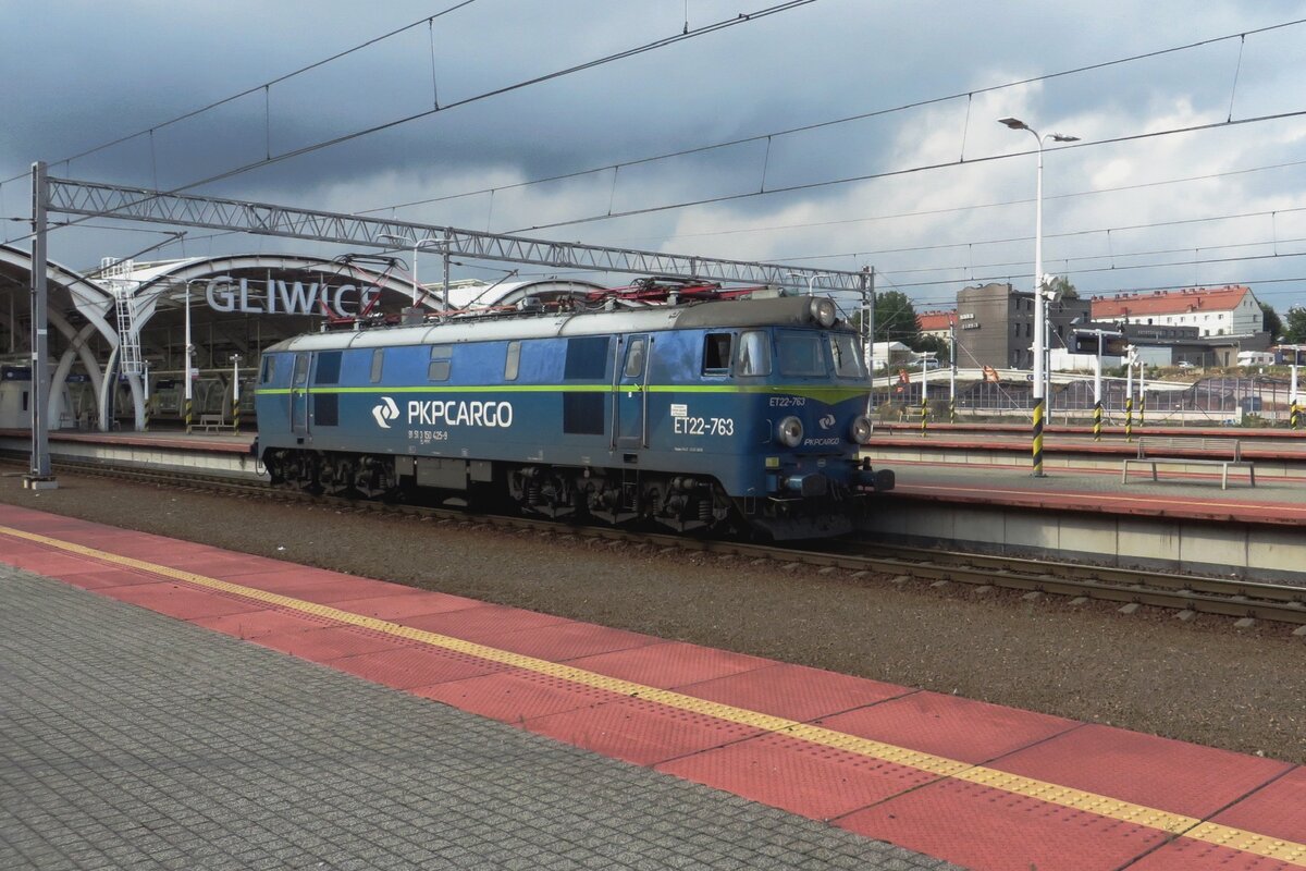 ET22-763 durchfahrt solo Gliwice am 24 Augustus 2021.