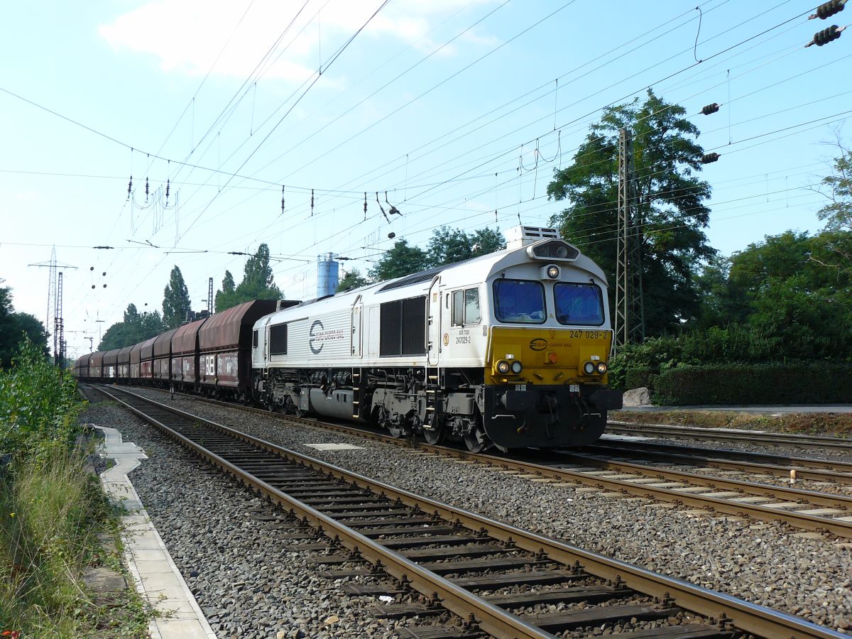 Euro Cargo Rail Class 77 Lok mit Nummer 247 029-2 Oberhausen, Deutschland 12-09-2014.

Euro Cargo Rail locomotief Class 77 met nummer 247 029-2 met een goederentrein Oberhausen, Duitsland 12-09-2014.