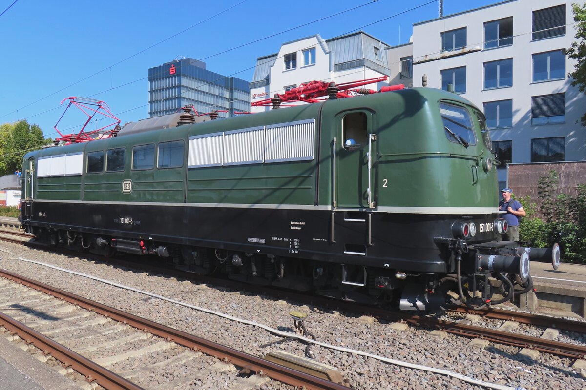 Ex-DB 151 001 der Bayernbahn steht am 15 September 2023 in Göppingen.  Die Märklintage wurden schnell ins Tag der Schiene Programm eingegliederd.