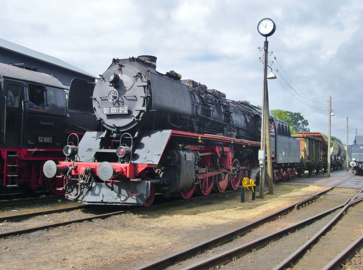 Ex-DR 50 0073 (bis der Pleite in 2001  50 3666 der Vennbahn) steht am 6 September 2015 in Beekbergen. 