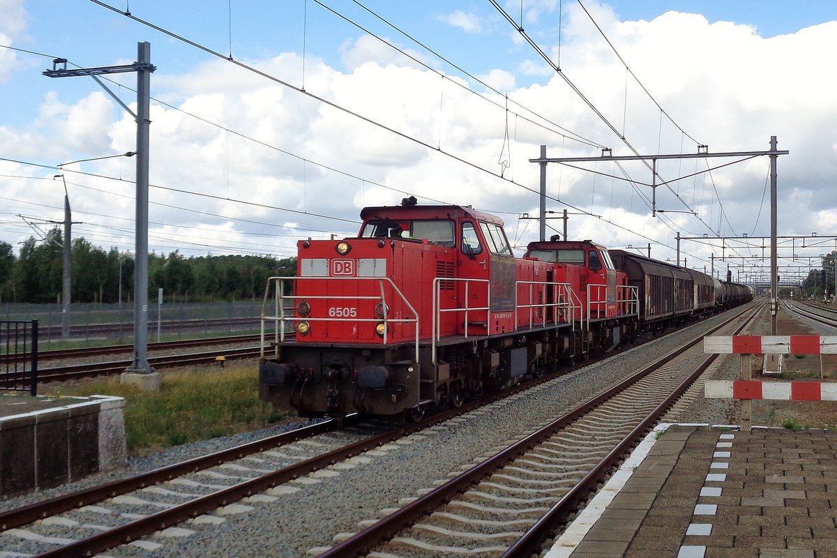 Ex-NS 6505 durcheilt Lage Zwaluwe am 24 Augustus 2018. 