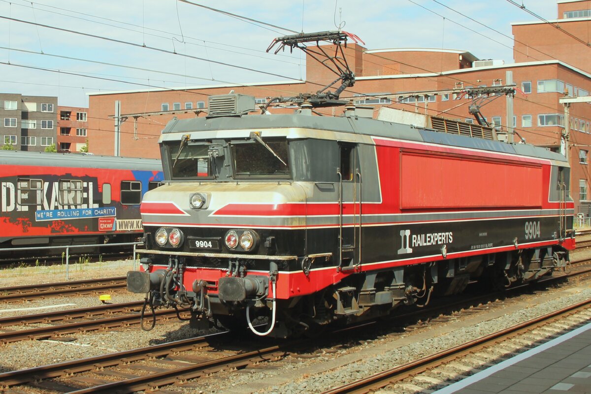 Ex-NS und Railogix 1618 ist in 2026 durch RailExperts gekauft worden und als 9904 eingereiht. Die Lok steht am 1 Augustus 2026 in Amersfoort und ist die Zweitstbesetzung des Nummers 9904 -der 1. war eine ex-1800er von LOCON Belenux. 