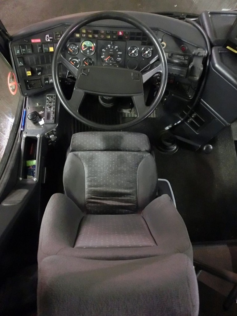 Fahrerarbeitsplatz mit RECARO-Fahrersitz des Setra S 315 GT von Steinmüller Reisen, Waldkraiburg (heute: Hofstetter Reisen, Bad Endorf).
