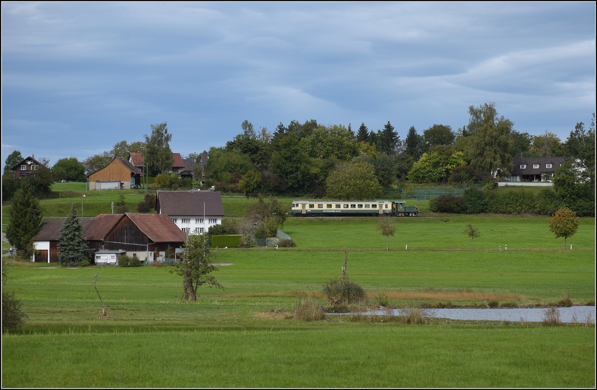 Fahrtag Wolfhuuser Bahn.

Vorbeifahrt am Egelsee. Grundtal, Oktober 2021.