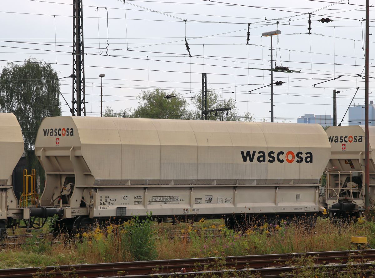 Falns 278 Wascosa vierachsiger Schttgutwagen mit schlagartiger Schwerkraftentladung mit Nummer 37 TEN 84 NL-WASCO 6634 113-8 Gterbahnhof Oberhausen West, Deutschland 18-08-2022.


Falns278 vierassige zelflosser uit Nederland van Wascosa met nummer 37 TEN 84 NL-WASCO 6634 113-8 goederenstation Oberhausen West Duitsland 18-08-2022.