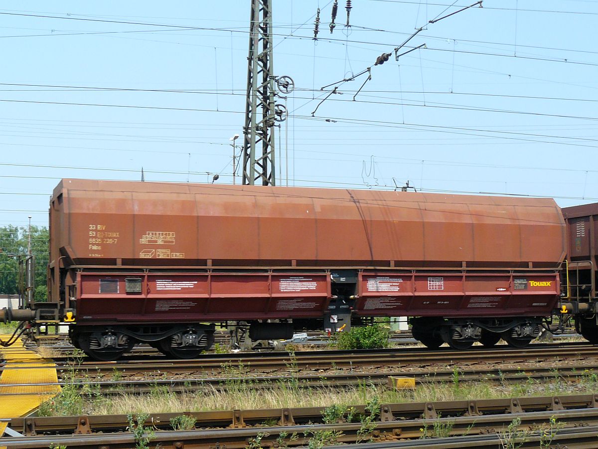 Falns aus Rumenien mit Nummer 33 RIV 53 RO-TOUAX 6635 236-7 Rangierbahnhof Oberhausen West, Deutschland 03-07-2015.


Falns zelflosser uit Roemeni met nummer 33 RIV 53 RO-TOUAX 6635 236-7. rangeerterrrein Oberhausen West, Duitsland 03-07-2015.