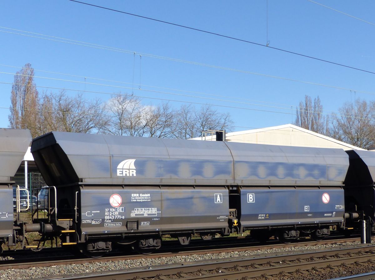 Falns ERR Schttgutwagen mit schlagartiger Schwerkraftentladung mit Nummer 37 TEN 80 D-ERR 6643 771-6 Hoffmannstrasse, Oberhausen 12-03-2020.


Falns vierassige zelflosser van ERR met nummer 37 TEN 80 D-ERR 6643 771-6 Hoffmannstrasse, Oberhausen 12-03-2020.