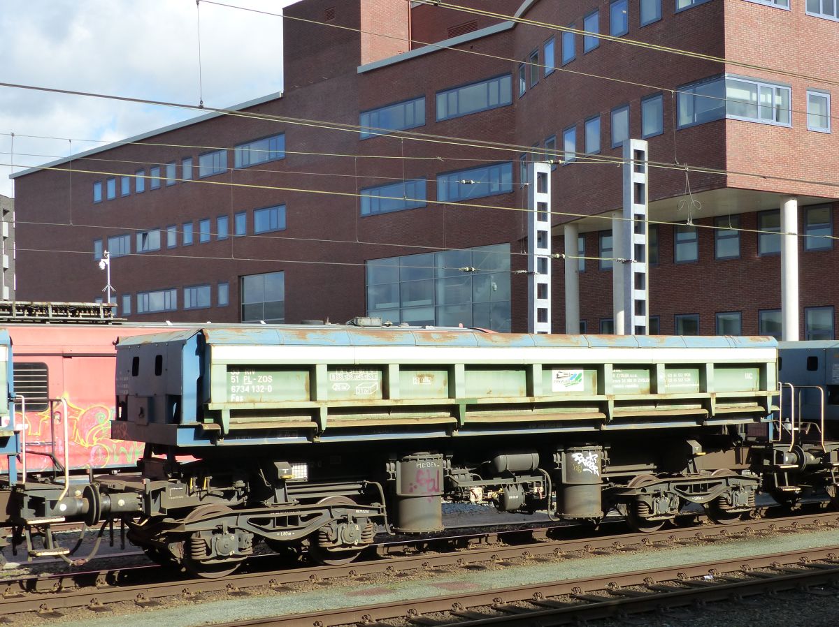 Fas Schotterwagen aus Polen mit Nummer 33 RIV 51 PL-ZOS 6734 132-0 Amersfoort Centraal, Niederlande 03-03-2020.

Fas kiepbare zelflosser uit Polen voor het vervoer van ballast met nummer 33 RIV 51 PL-ZOS 6734 132-0 Amersfoort Centraal 03-03-2020.