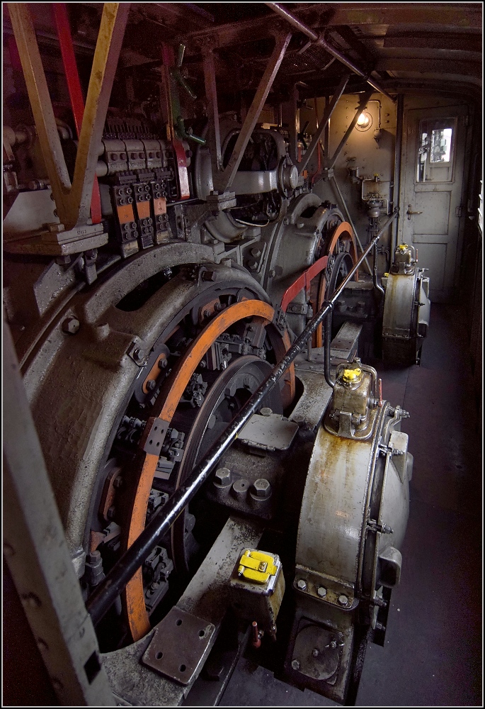 Fitnessfahrten. Die beeindruckenden 2-Meter-Fahrmotoren der Ae 3/6 II 10439. Oktober 2019.