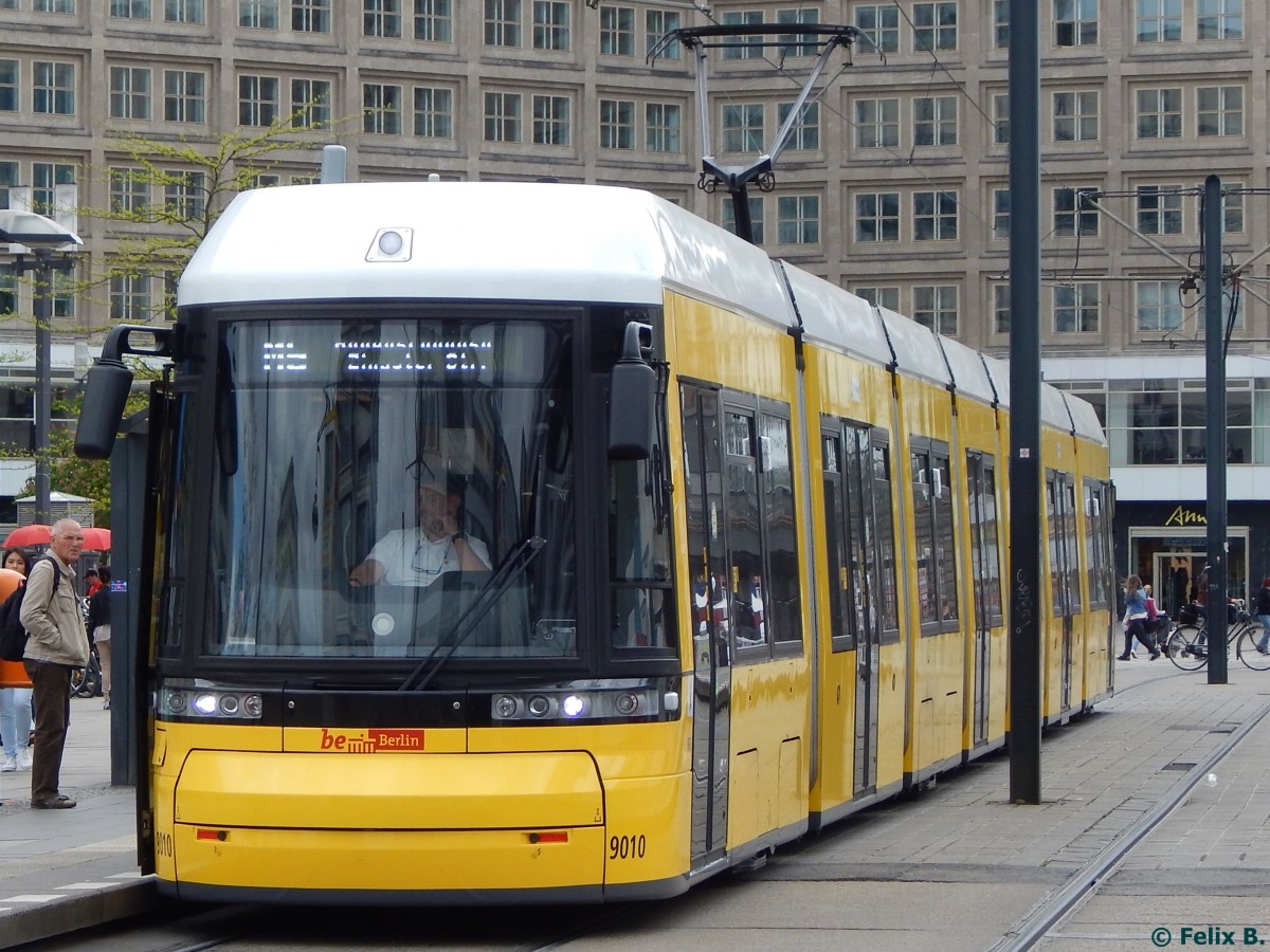 Flexity Nr. 9010 der BVG in Berlin.