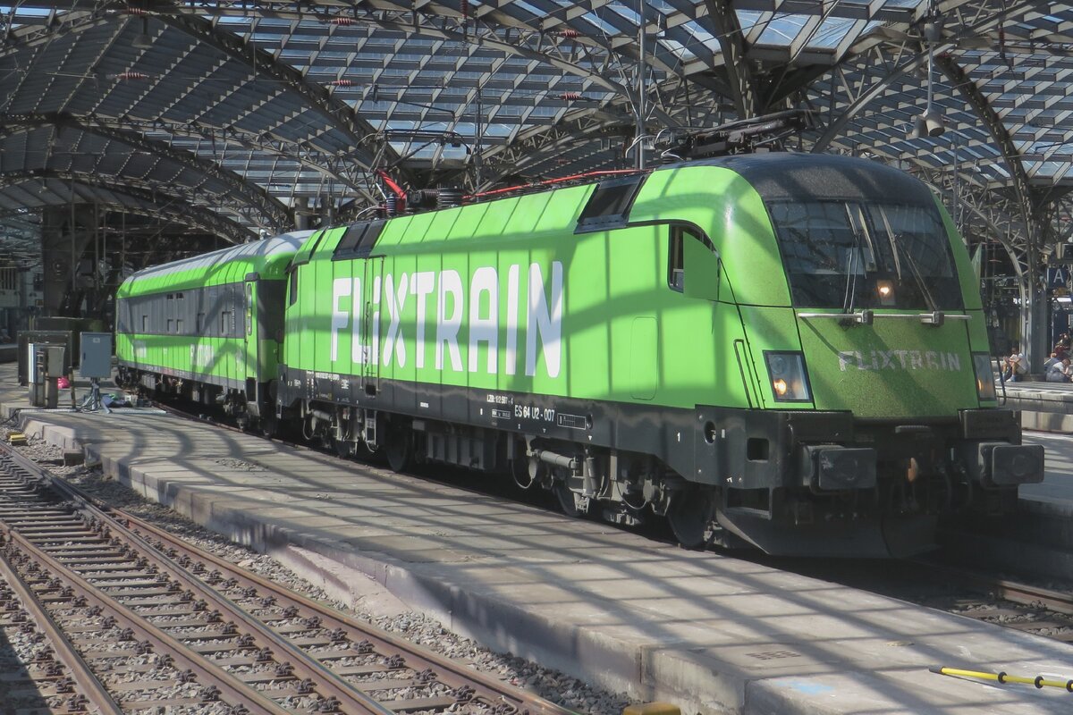 FlixTrain U2-007 ist am 22 Mai 2022 in Köln Hbf bereitgestellt für der Schnellzug nach hamburg.
