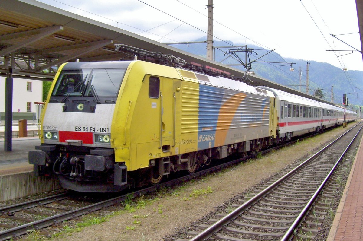 FNM 189 991 steht am 19 Mai 2010 vor ein EuroCity nach München in Wörgl.